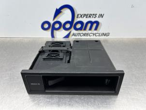 Używane Jednostka multimedialna Skoda Fabia II Combi 1.2 TDI 12V Greenline Cena € 75,00 Procedura marży oferowane przez Gebr Opdam B.V.