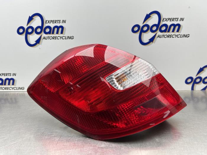 Baklykta, vänster från en Skoda Fabia II Combi 1.2 TDI 12V Greenline 2013