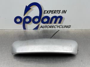 Gebruikte Handgreep Achterklep Opel Corsa D 1.2 16V Prijs € 35,00 Margeregeling aangeboden door Gebr Opdam B.V.