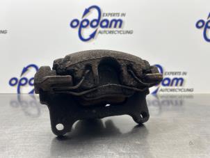 Używane Zacisk hamulcowy prawy przód Volkswagen Passat Variant (3C5) 2.0 FSI 16V Cena € 40,00 Procedura marży oferowane przez Gebr Opdam B.V.