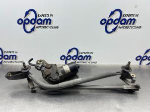 Gebruikte Ruitenwismotor + Mechaniek Nissan Almera (N16) 1.5 16V Prijs € 50,00 Margeregeling aangeboden door Gebr Opdam B.V.