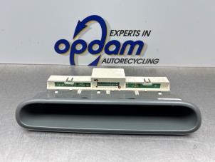 Gebruikte Display Interieur Renault Twingo (C06) 1.2 16V Prijs € 35,00 Margeregeling aangeboden door Gebr Opdam B.V.