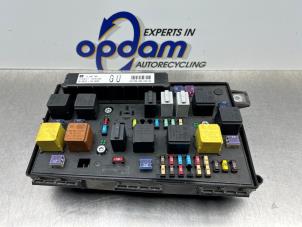 Begagnade Säkringsbox Opel Zafira (M75) 1.7 CDTi 16V Pris € 100,00 Marginaltabell erbjuds av Gebr Opdam B.V.