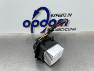 Begagnade Motstånd, kupéfläkt Citroen C3 (SX/SW) 1.2 12V e-THP PureTech 110 Pris € 50,00 Marginaltabell erbjuds av Gebr Opdam B.V.