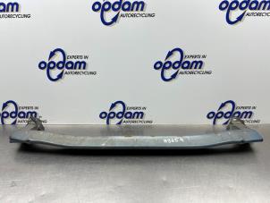 Begagnade Främre stötfångarram Suzuki Alto 1.0 12V Pris € 40,00 Marginaltabell erbjuds av Gebr Opdam B.V.