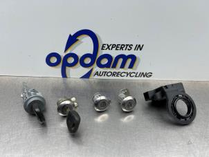 Gebruikte Set Cilindersloten (compleet) Suzuki Alto 1.0 12V Prijs € 100,00 Margeregeling aangeboden door Gebr Opdam B.V.