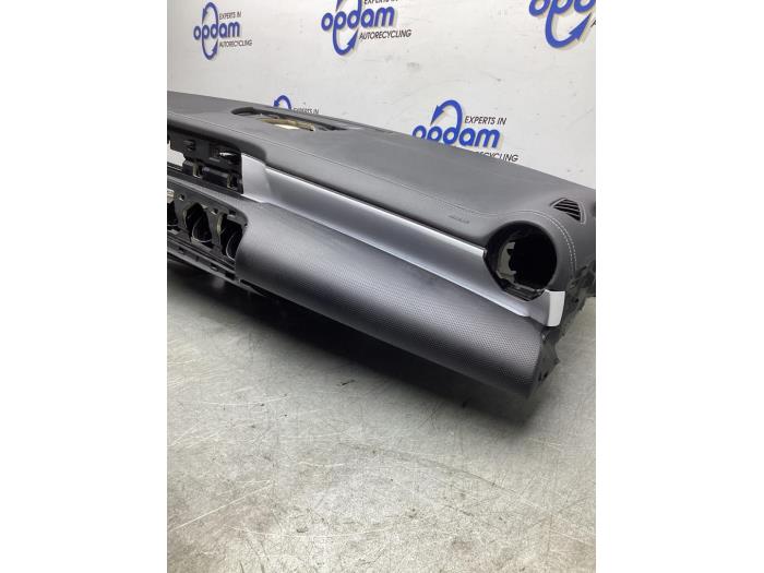 Instrumentbräda från en Mercedes-Benz CLA (118.3) 2.0 CLA-220 Turbo 16V 2019