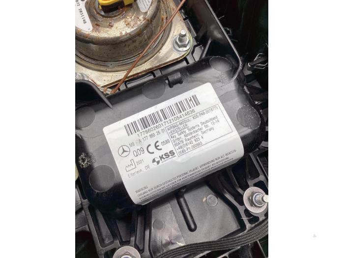 Instrumentbräda från en Mercedes-Benz CLA (118.3) 2.0 CLA-220 Turbo 16V 2019