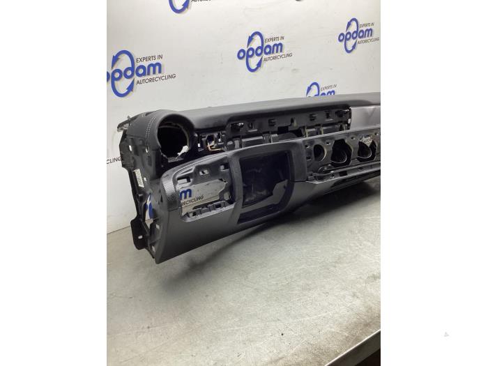 Instrumentbräda från en Mercedes-Benz CLA (118.3) 2.0 CLA-220 Turbo 16V 2019