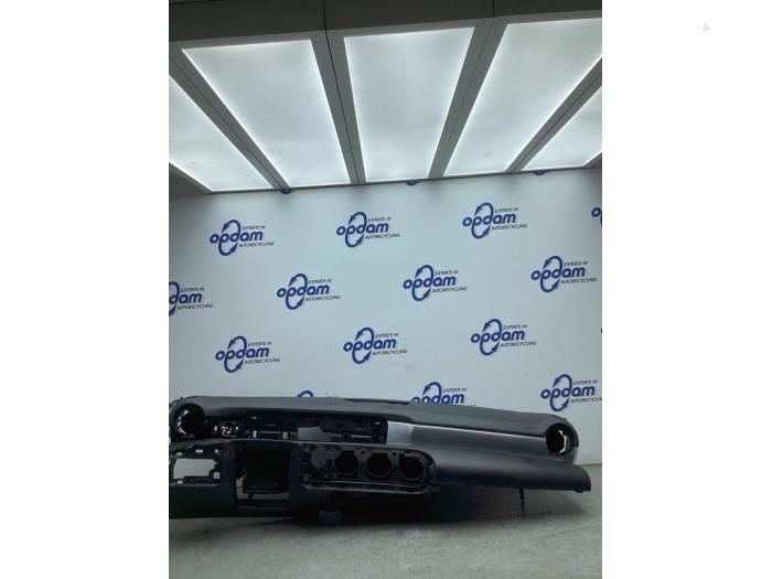 Instrumentbräda från en Mercedes-Benz CLA (118.3) 2.0 CLA-220 Turbo 16V 2019