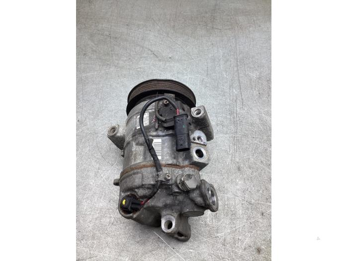 Luftkonditioneringspump från en Mercedes-Benz CLA (118.3) 2.0 CLA-220 Turbo 16V 2019