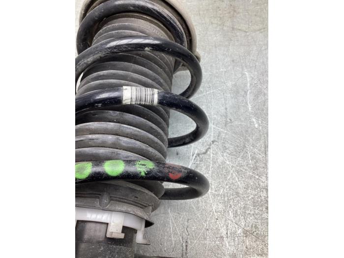 Stötdämparstång, vänster fram från en Mercedes-Benz CLA (118.3) 2.0 CLA-220 Turbo 16V 2019