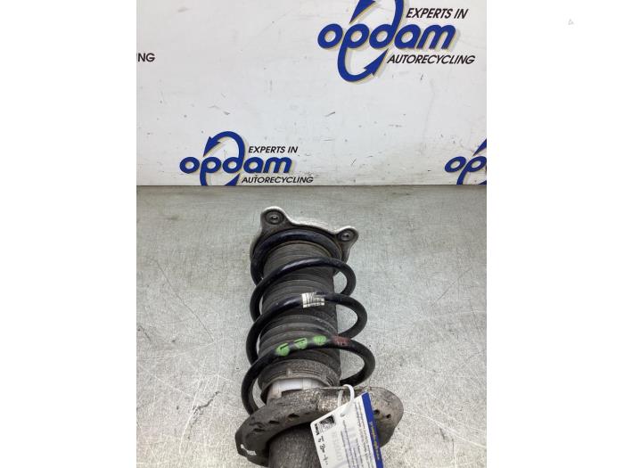 Stötdämparstång, höger fram från en Mercedes-Benz CLA (118.3) 2.0 CLA-220 Turbo 16V 2019