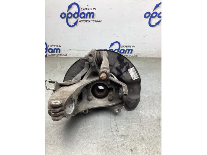 Spindel, höger fram från en Mercedes-Benz CLA (118.3) 2.0 CLA-220 Turbo 16V 2019