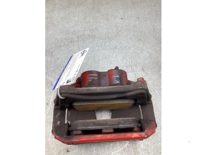 Främre bromsok, vänster från en Mercedes-Benz CLA (118.3) 2.0 CLA-220 Turbo 16V 2019