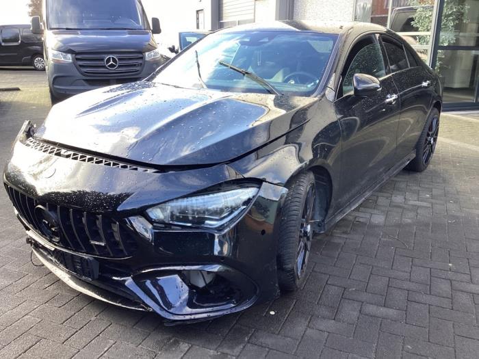 Främre bromsok, vänster från en Mercedes-Benz CLA (118.3) 2.0 CLA-220 Turbo 16V 2019