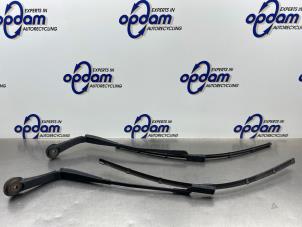 Begagnade Främre torkararm Ford Focus 3 Wagon 1.6 TDCi ECOnetic Pris € 30,00 Marginaltabell erbjuds av Gebr Opdam B.V.