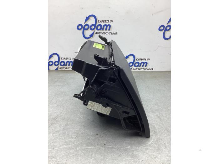 Handskfack från en Mercedes-Benz CLA (118.3) 2.0 CLA-220 Turbo 16V 2019