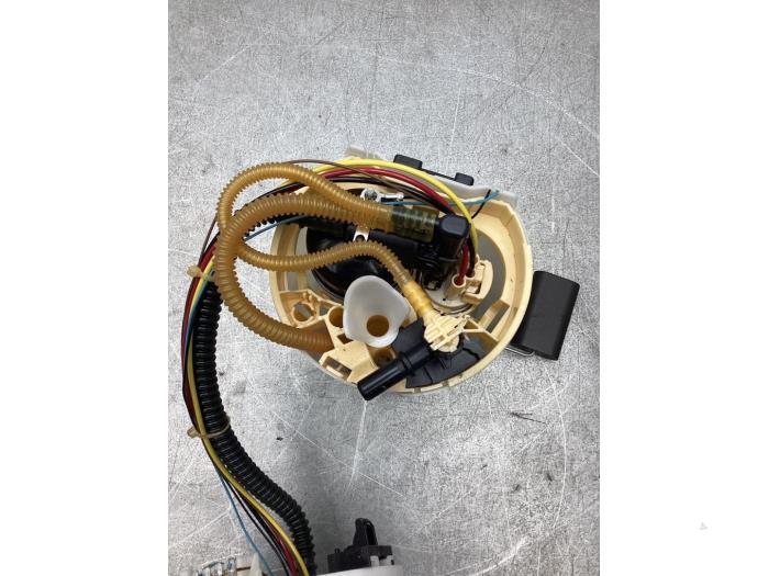 Bensinpump från en Mercedes-Benz CLA (118.3) 2.0 CLA-220 Turbo 16V 2019