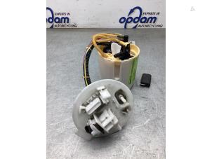 Gebruikte Benzinepomp Mercedes CLA (118.3) 2.0 CLA-220 Turbo 16V Prijs € 150,00 Margeregeling aangeboden door Gebr Opdam B.V.