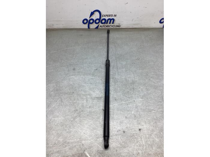 Gasfjäder, motorhuv, höger från en Mercedes-Benz CLA (118.3) 2.0 CLA-220 Turbo 16V 2019