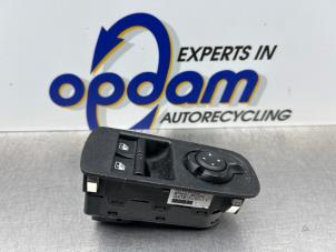 Begagnade Brytare, eldrivna fönster Alfa Romeo MiTo (955) 1.3 JTDm 16V Eco Pris € 50,00 Marginaltabell erbjuds av Gebr Opdam B.V.