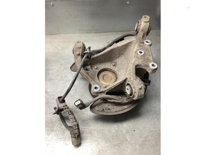 Spindel, höger bak från en Mercedes-Benz CLA (118.3) 2.0 CLA-220 Turbo 16V 2019