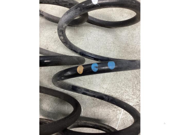 Bakre spolfjäder från en Mercedes-Benz CLA (118.3) 2.0 CLA-220 Turbo 16V 2019