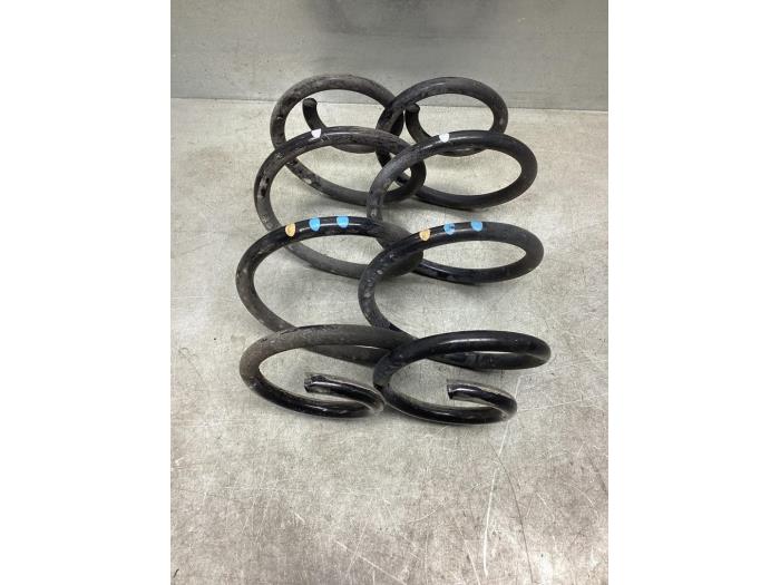 Bakre spolfjäder från en Mercedes-Benz CLA (118.3) 2.0 CLA-220 Turbo 16V 2019