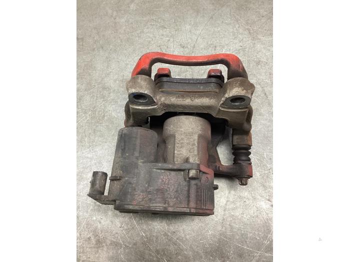 Bakre bromsok, vänster från en Mercedes-Benz CLA (118.3) 2.0 CLA-220 Turbo 16V 2019