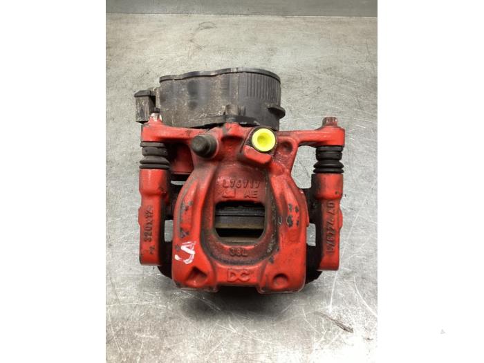 Bakre bromsok, vänster från en Mercedes-Benz CLA (118.3) 2.0 CLA-220 Turbo 16V 2019