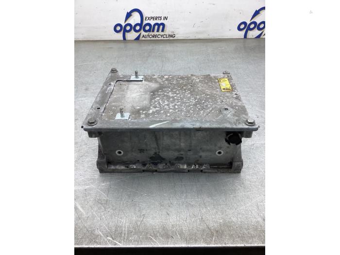 Batteriladdare från en Mercedes-Benz CLA (118.3) 2.0 CLA-220 Turbo 16V 2019