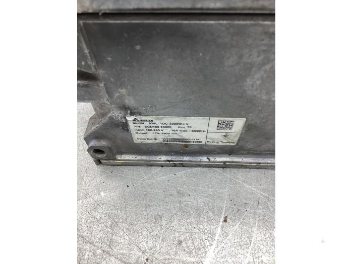 Batteriladdare från en Mercedes-Benz CLA (118.3) 2.0 CLA-220 Turbo 16V 2019