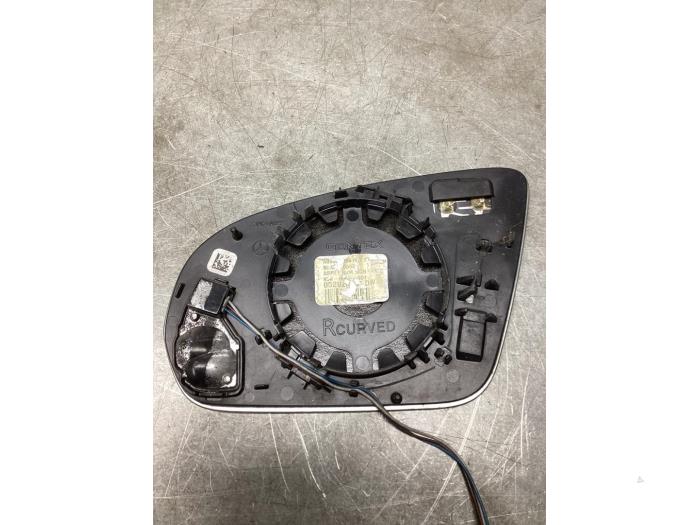 Spegelglas, höger från en Mercedes-Benz CLA (118.3) 2.0 CLA-220 Turbo 16V 2019
