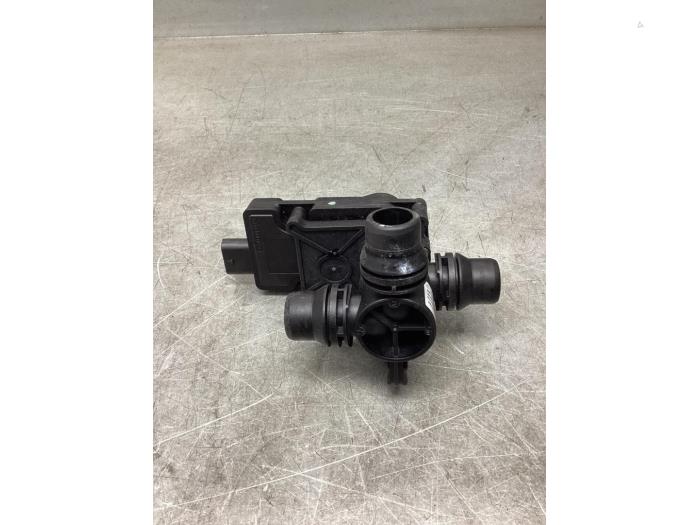 Elektrisk värmeventil från en Mercedes-Benz CLA (118.3) 2.0 CLA-220 Turbo 16V 2019