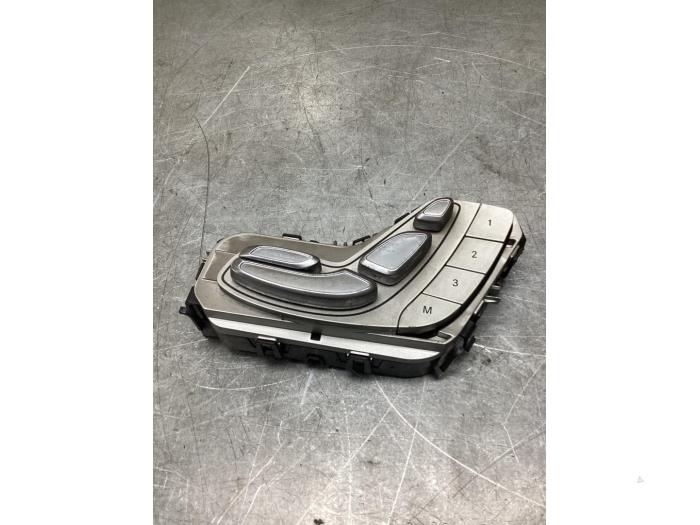 Brytare, eldrivet säte från en Mercedes-Benz CLA (118.3) 2.0 CLA-220 Turbo 16V 2019