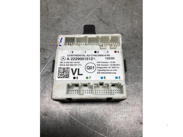 Centrallåsmodul från en Mercedes-Benz CLA (118.3) 2.0 CLA-220 Turbo 16V 2019