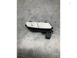 Begagnade Sätesvärmebrytare Mercedes CLA (118.3) 2.0 CLA-220 Turbo 16V Pris € 15,00 Marginaltabell erbjuds av Gebr Opdam B.V.