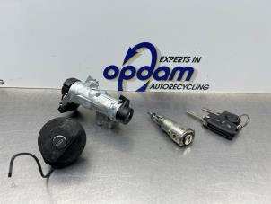 Begagnade Cylinderlåsuppsättning (komplett) Seat Ibiza IV SC (6J1) 1.0 EcoTSI 12V Pris € 150,00 Marginaltabell erbjuds av Gebr Opdam B.V.