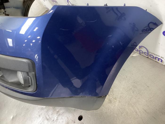 Främre stötfångare från en Ford Focus C-Max 1.8 16V 2005