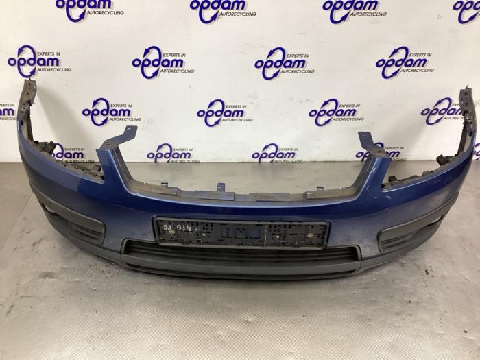 Främre stötfångare från en Ford Focus C-Max 1.8 16V 2005