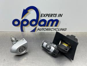 Gebruikte Slotenset Cilinder (compleet) BMW 3 serie (E90) 320i 16V Prijs € 150,00 Margeregeling aangeboden door Gebr Opdam B.V.