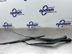 Gebruikte Ruitenwisserarm voor Opel Insignia Sports Tourer 1.4 Turbo 16V Ecotec Prijs € 40,00 Margeregeling aangeboden door Gebr Opdam B.V.