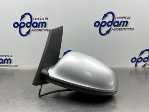 Gebruikte Buitenspiegel links Opel Astra J Sports Tourer (PD8/PE8/PF8) 1.7 CDTi 16V Prijs € 60,00 Margeregeling aangeboden door Gebr Opdam B.V.