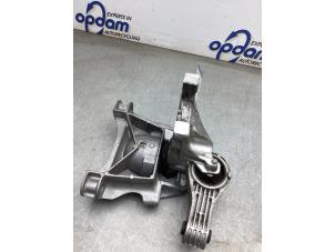 Gebruikte Versnellingsbak Steun Toyota ProAce 2.0 D-4D 122 16V Worker Prijs € 75,00 Margeregeling aangeboden door Gebr Opdam B.V.