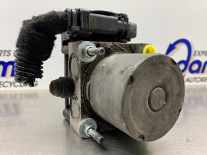 Begagnade ABS-pump Opel Meriva 1.6 16V Pris € 50,00 Marginaltabell erbjuds av Gebr Opdam B.V.