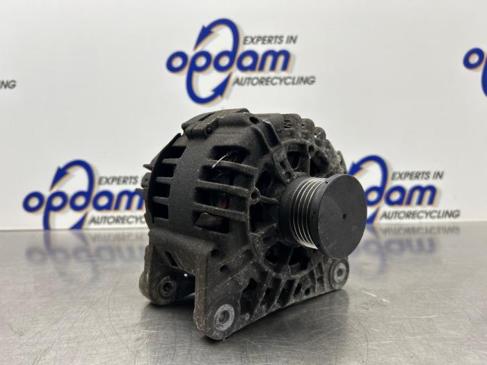 Dynamo från en Opel Vivaro 1.9 DI 2004