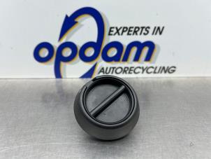 Gebruikte Schakelaar Koplamp Ihv Renault Kangoo (KC) 1.6 16V Prijs € 30,00 Margeregeling aangeboden door Gebr Opdam B.V.