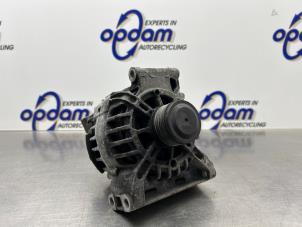 Gebruikte Dynamo Mercedes B (W245) 2.0 B-200 16V Prijs € 100,00 Margeregeling aangeboden door Gebr Opdam B.V.