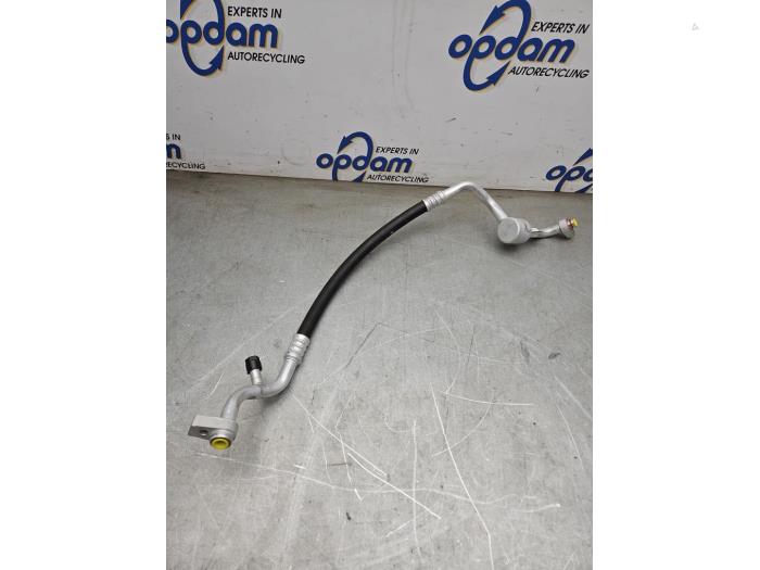 Luftkonditioneringsledning från en Ford Fiesta 7 1.0 EcoBoost 12V Hybrid 125 2022
